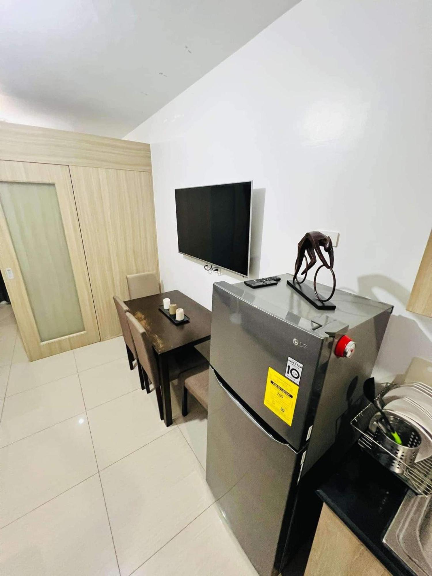 Shore 1 & 3 Residences Moa 1Br With Balcony By Darpm Manila Esterno foto